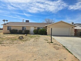 9200 Fuchsia Ave in California City, CA - Building Photo