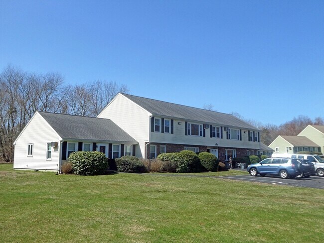 5 Blueberry Dr in Lakeville, MA - Building Photo - Building Photo