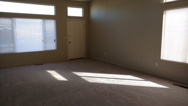 615 Jennys Ln in Fernley, NV - Building Photo - Building Photo