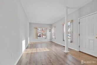 802 Margaret Ct in South Plainfield, NJ - Building Photo - Building Photo