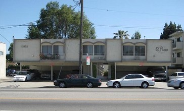 El Paseo Apartments in Van Nuys, CA - Building Photo - Building Photo