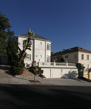 1938 N Kenmore Ave in Los Angeles, CA - Foto de edificio - Building Photo