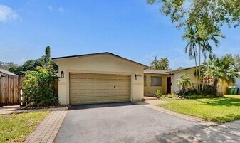 4960 SW 89th Ave in Cooper City, FL - Building Photo