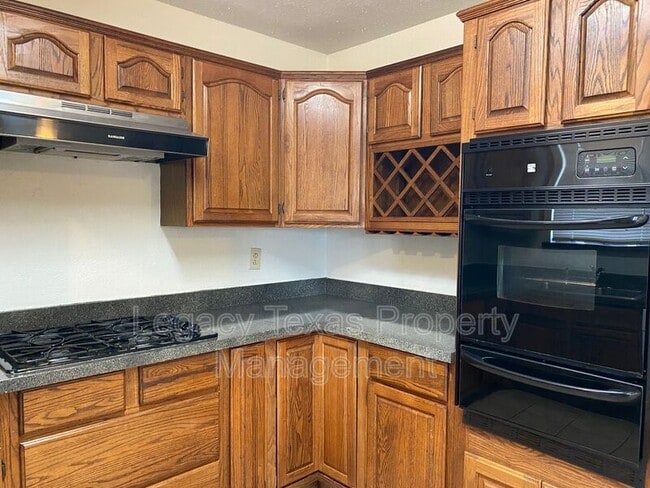 1607 McAnear St in Cleburne, TX - Building Photo - Building Photo