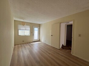 2209 Pullman Ln in Redondo Beach, CA - Foto de edificio - Building Photo