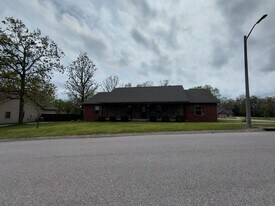 102 Highland Woods Dr in Waynesville, MO - Building Photo