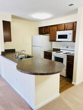Oaks of Woodlawn in Alexandria, VA - Building Photo - Building Photo