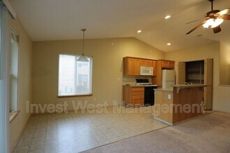 1830 SE 11th Ave in Camas, WA - Building Photo - Building Photo