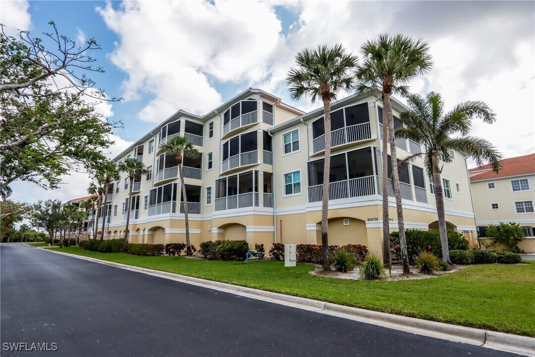 20031 Sanibel View Cir in Ft. Myers, FL - Building Photo