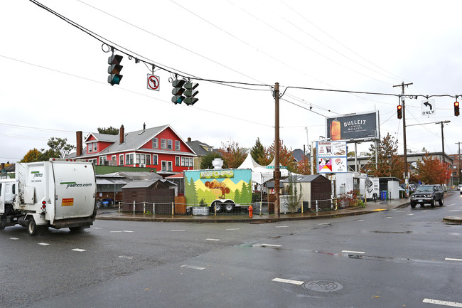 1207 SE Hawthorne Blvd in Portland, OR - Foto de edificio - Building Photo