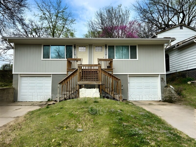 9414 East 14th St S in Independence, MO - Building Photo