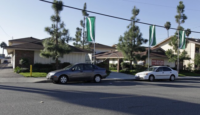 9th Street Apartments in Buena Park, CA - Foto de edificio - Building Photo