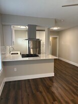 2428 Avenue O 1/2 in Galveston, TX - Building Photo