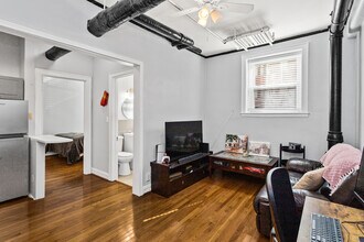 604 W Addison St in Chicago, IL - Building Photo - Building Photo