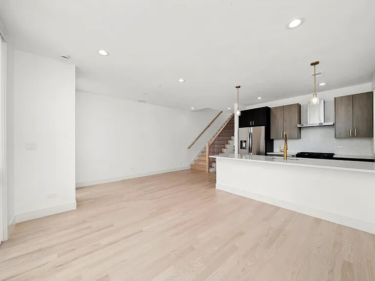 2700 W Jackson Blvd in Chicago, IL - Building Photo