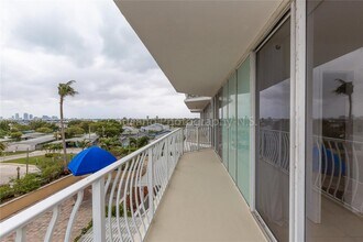 7601 E Treasure Dr in North Bay Village, FL - Building Photo - Building Photo