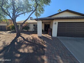 4909 E Presidio Rd in Scottsdale, AZ - Foto de edificio - Building Photo