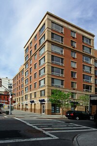 Larkspur Plaza in New York, NY - Building Photo - Building Photo