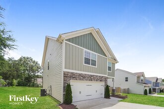 13130 Circle Dr in Charlotte, NC - Building Photo - Building Photo