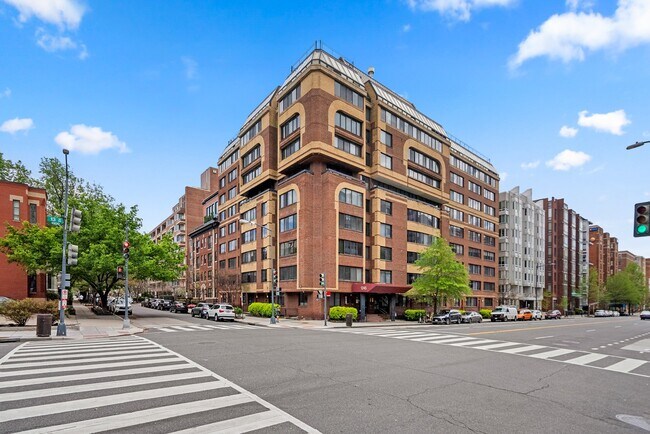 1245 13th St NW, Unit 600 in Washington, DC - Foto de edificio - Building Photo