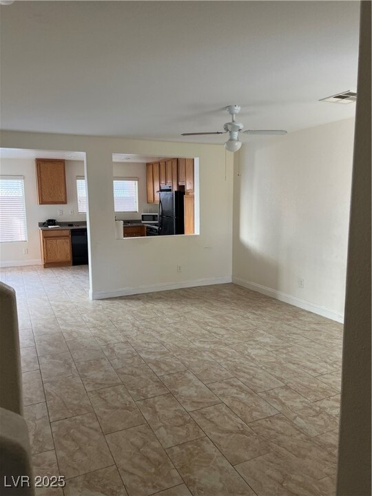 72 Lockheed Ave in Las Vegas, NV - Building Photo