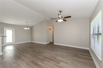 1217 SW 9th Ave in Cape Coral, FL - Building Photo - Building Photo