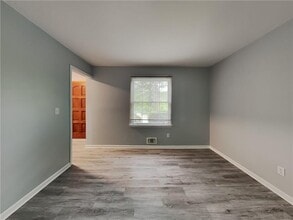 138 Candlelight Ln SW in Atlanta, GA - Building Photo - Building Photo