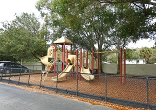 Cedar Forest Apartments in Tampa, FL - Building Photo - Building Photo