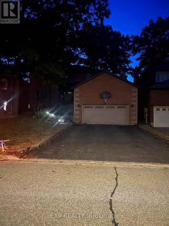 62 Gibbon Dr in Barrie, ON - Building Photo