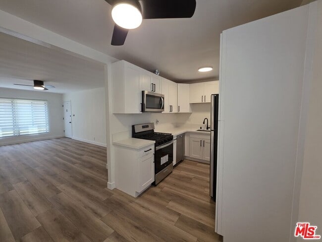 property at 1215 N Orange Grove Ave