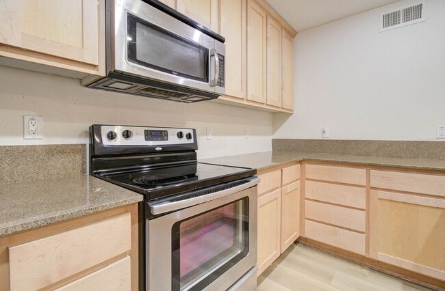 4704 E Paradise Village Pkwy N in Phoenix, AZ - Building Photo - Building Photo