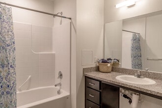 Alexander Station in Gilroy, CA - Foto de edificio - Interior Photo