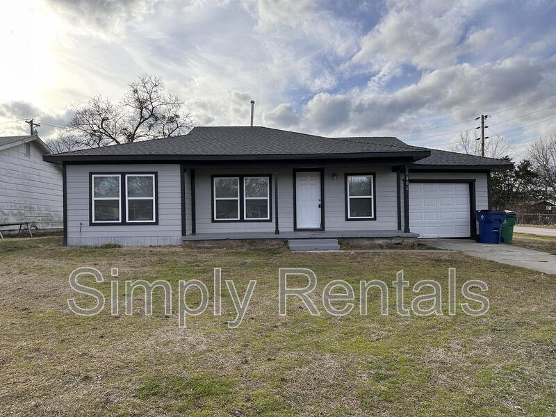 1806 Wellington St in Greenville, TX - Building Photo