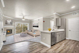 Oak Brook Apartments in Rancho Cordova, CA - Building Photo - Building Photo