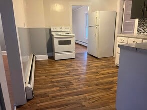 14 Elm St, Unit 2 in Waterville, ME - Building Photo - Building Photo