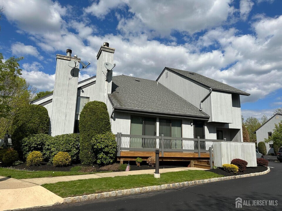46 Ironwood Ct in Monmouth Junction, NJ - Building Photo