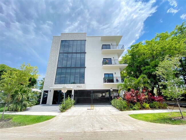 1950 Fletcher St in Hollywood, FL - Building Photo - Building Photo