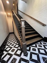 230 W 6th St, Unit 230 W. 6th #2 in Covington, KY - Building Photo - Building Photo