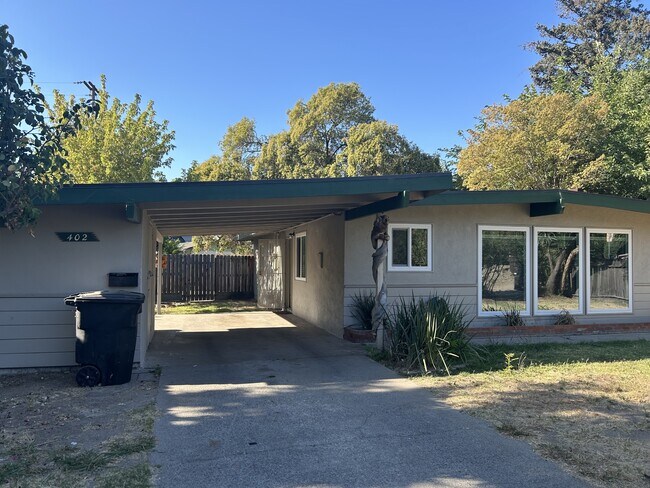 402 Helen Ave in Modesto, CA - Building Photo - Building Photo