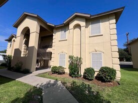 9804 Cantera Ct in Laredo, TX - Building Photo