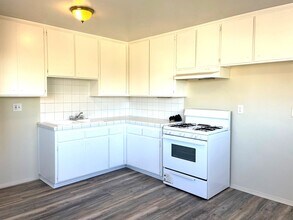 1111 E Robidoux St in Los Angeles, CA - Building Photo - Building Photo