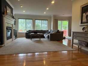 317 James Cir in Royal Oak, MI - Foto de edificio - Building Photo