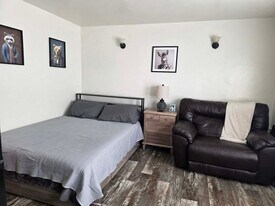 420 4th St NE in Watertown, SD - Building Photo