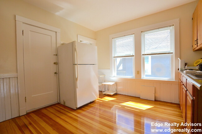 21 Boulevard Ter, Unit 1 in Boston, MA - Building Photo - Building Photo