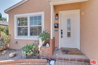 8037 Campion Dr in Los Angeles, CA - Building Photo - Building Photo