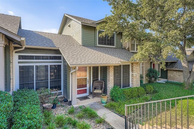 property at 1015 E Yager Ln
