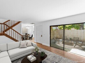 1204 12th Ln in Palm Beach Gardens, FL - Building Photo - Building Photo