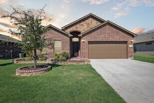 512 Lindisfarne Ln in Saginaw, TX - Building Photo