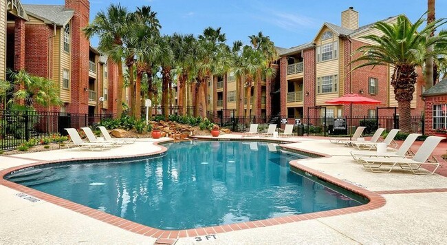 8300 El Mundo St