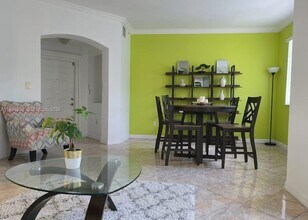 8956 W Flagler St in Miami, FL - Building Photo - Building Photo